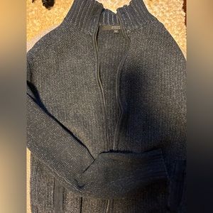 CHARCOAL ZIP-UP TURTLENECK SWEATER